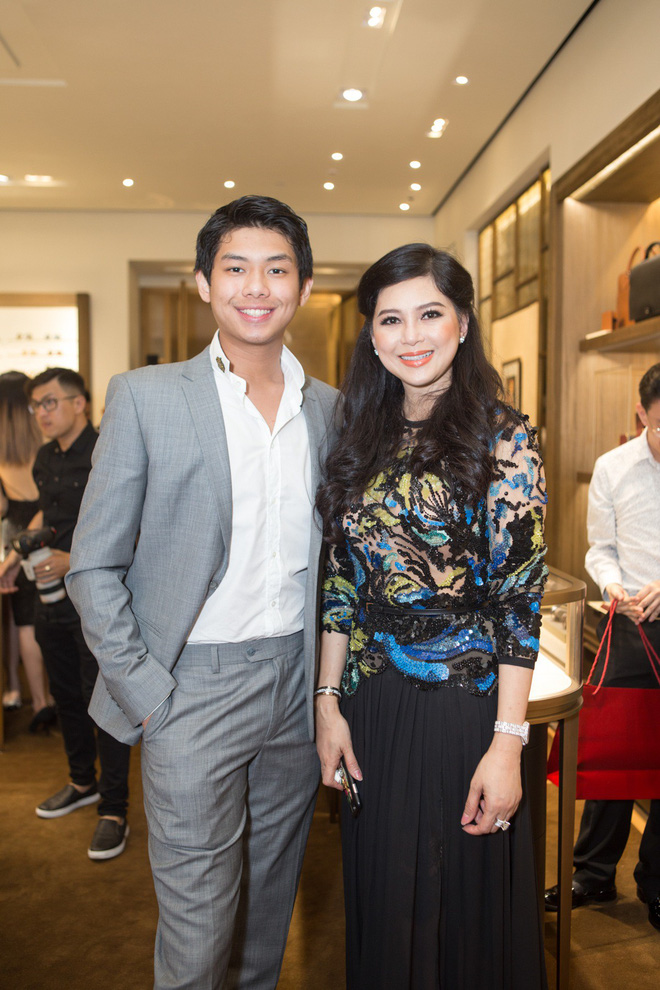 Sau Thảo Tiên, cậu út nhà chồng Tăng Thanh Hà cũng đang gây sốt trong giới con nhà giàu Việt Nam